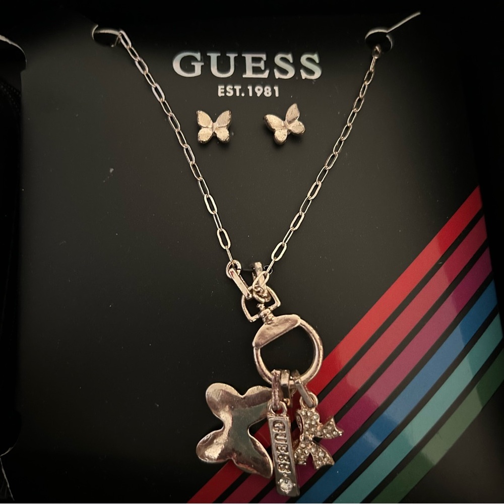 GUESS Butterfly Charm Necklace Earring Set with Travel Jewelry Case Gold Tone - Picture 4 of 6